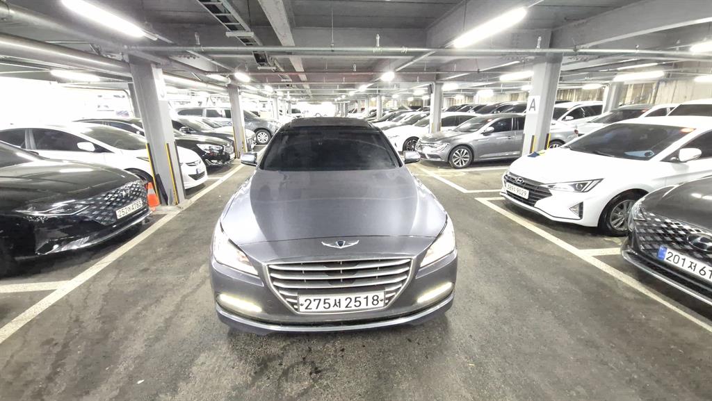 HYUNDAI Genesis - Vista 5