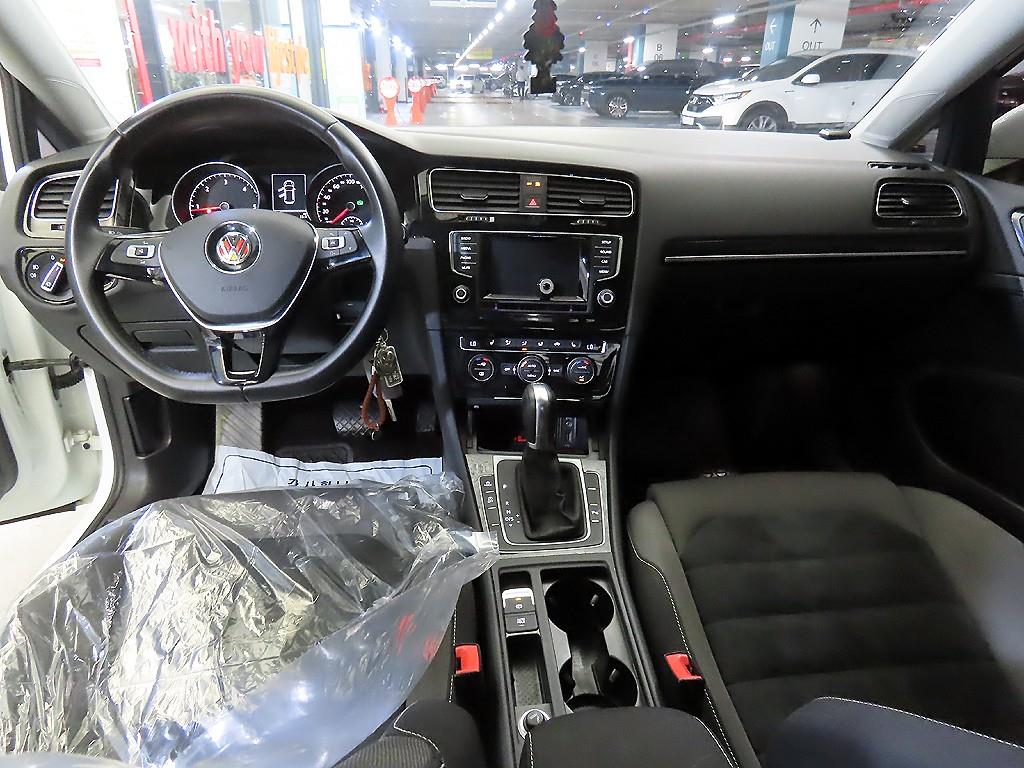 Volkswagen Golf - Vista 10