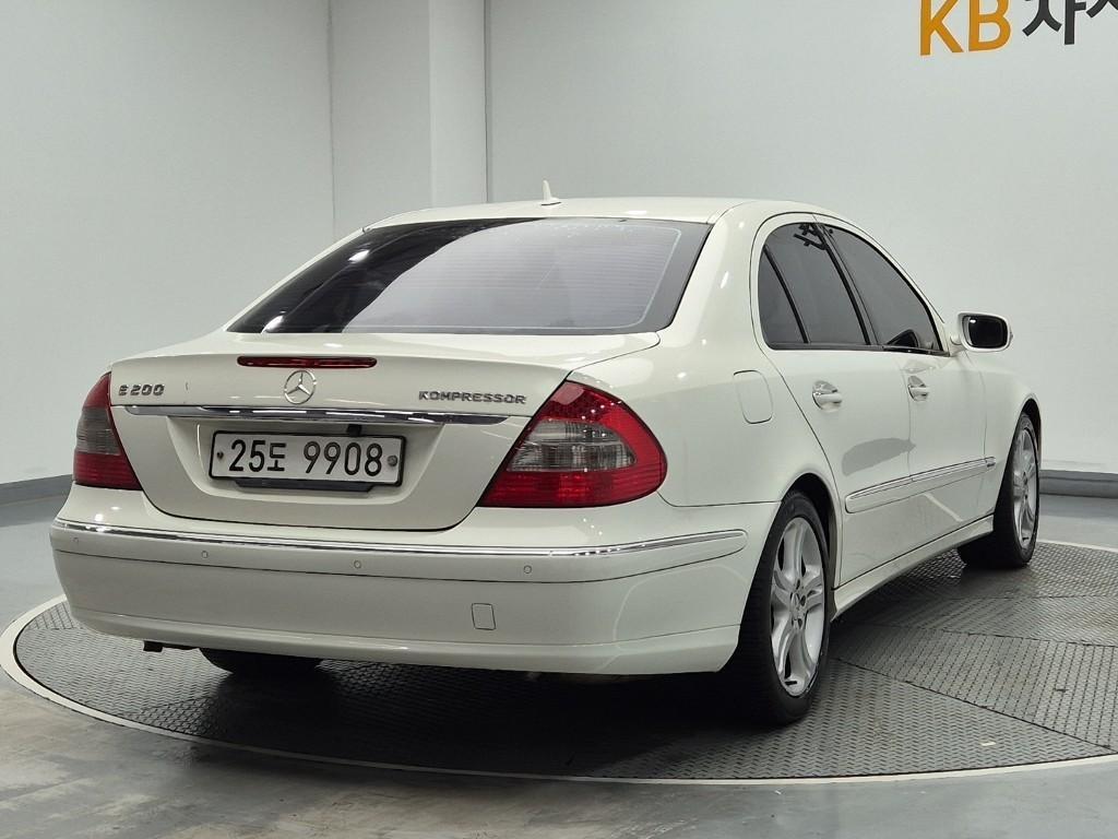 Mercedes Benz E class - Vista 3