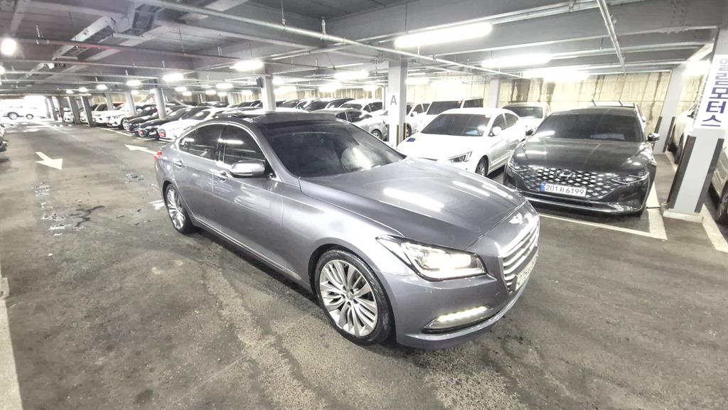 HYUNDAI Genesis - Vista 6