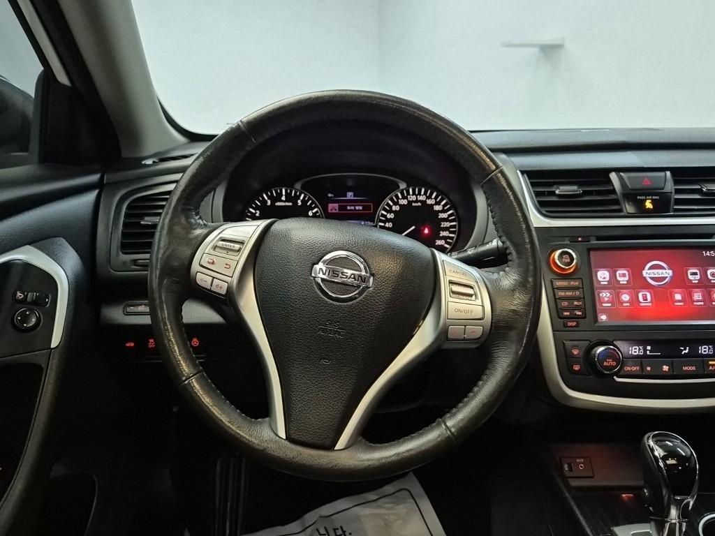 Nissan Altima - Vista 9