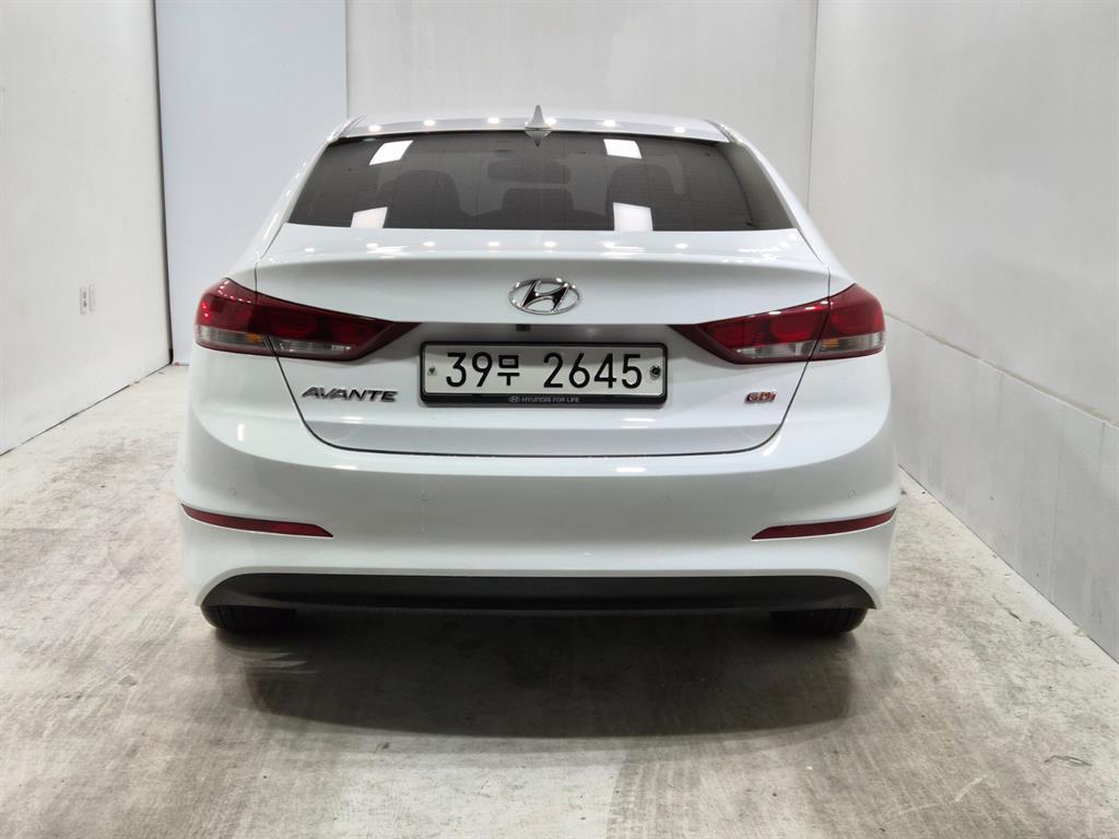 HYUNDAI Avante - Vista 3