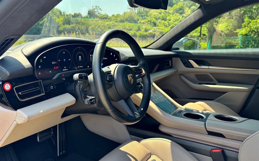 Porsche Taycan - Vista 10