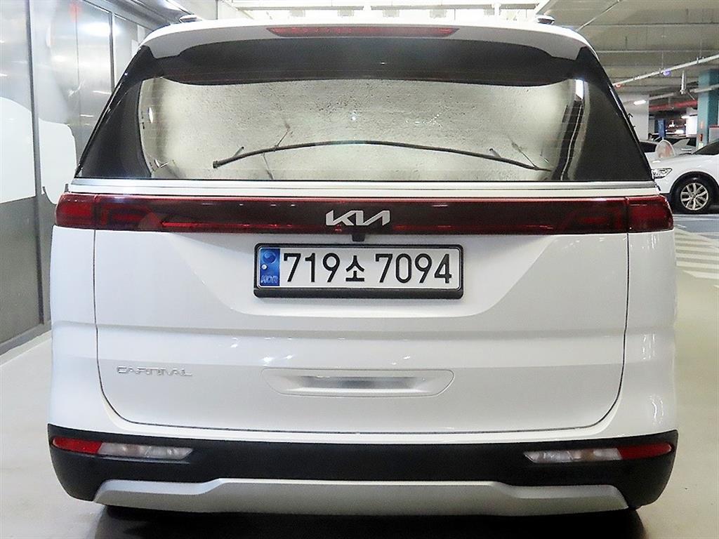 KIA Carnival - Vista 5