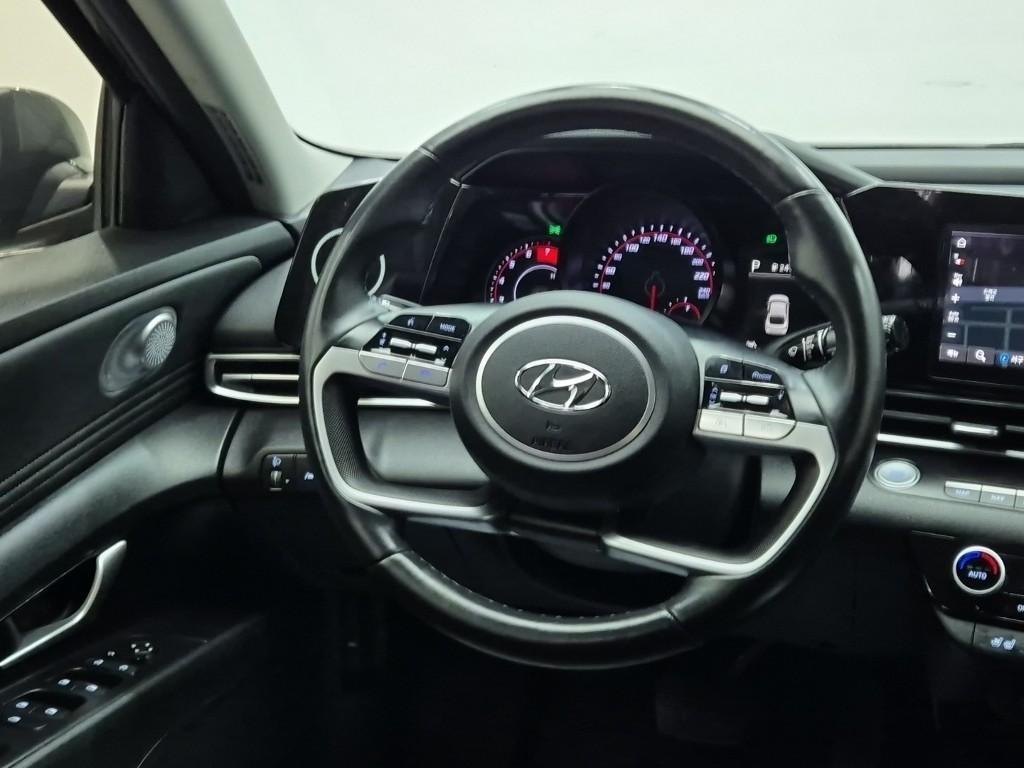 HYUNDAI Avante - Vista 9