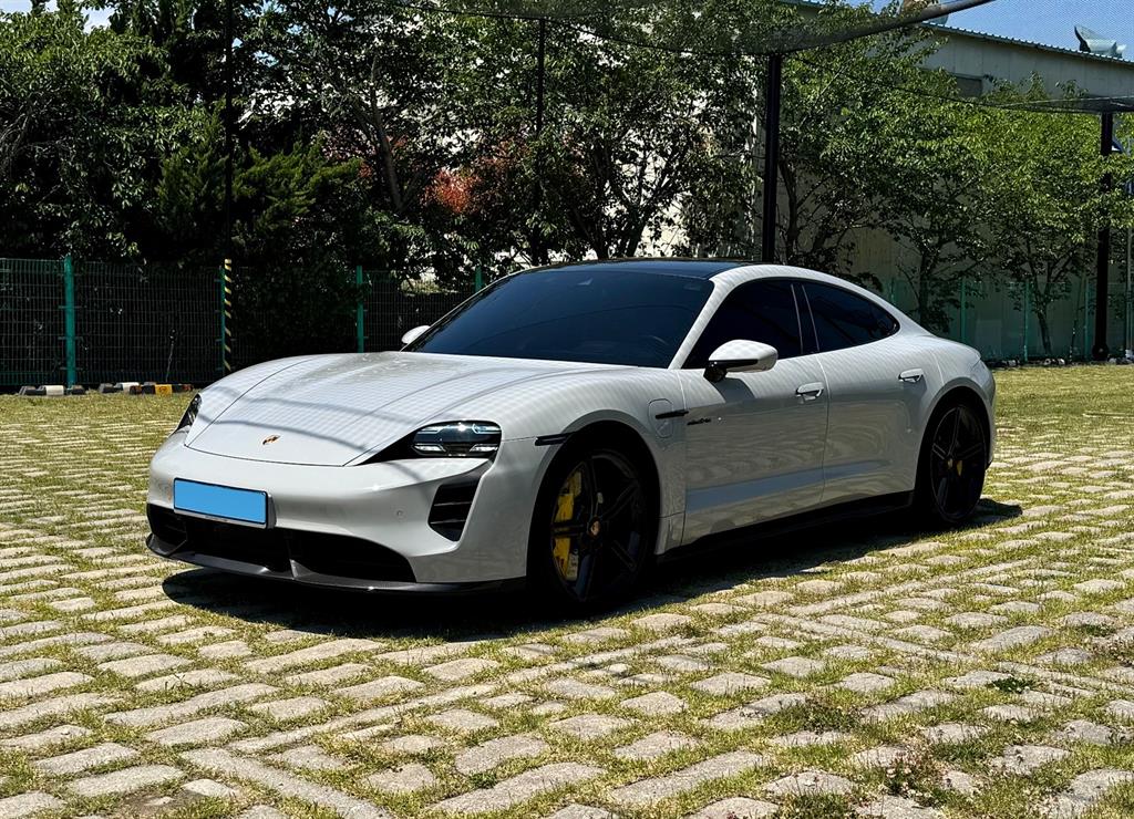 Porsche Taycan - Vista 4