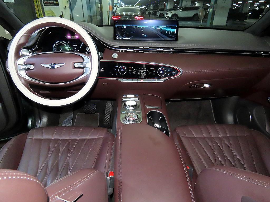 Genesis GV70 - Vista 10