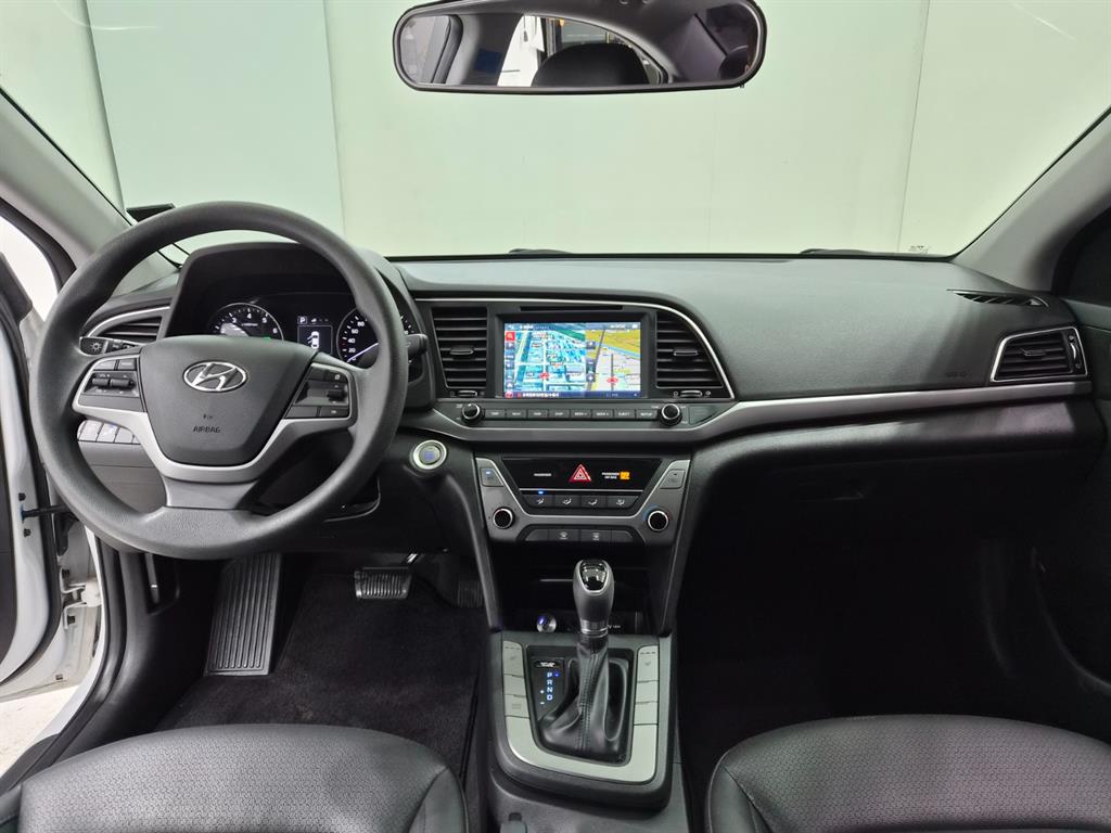 HYUNDAI Avante - Vista 6