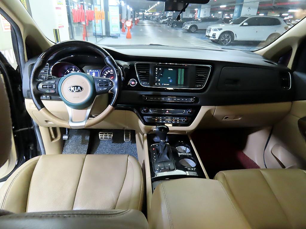 KIA Carnival - Vista 10