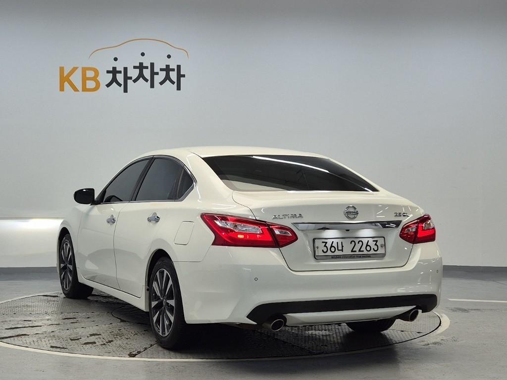 Nissan Altima - Vista 2