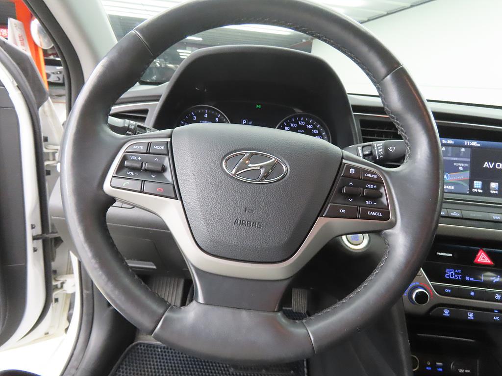 HYUNDAI Avante - Vista 8
