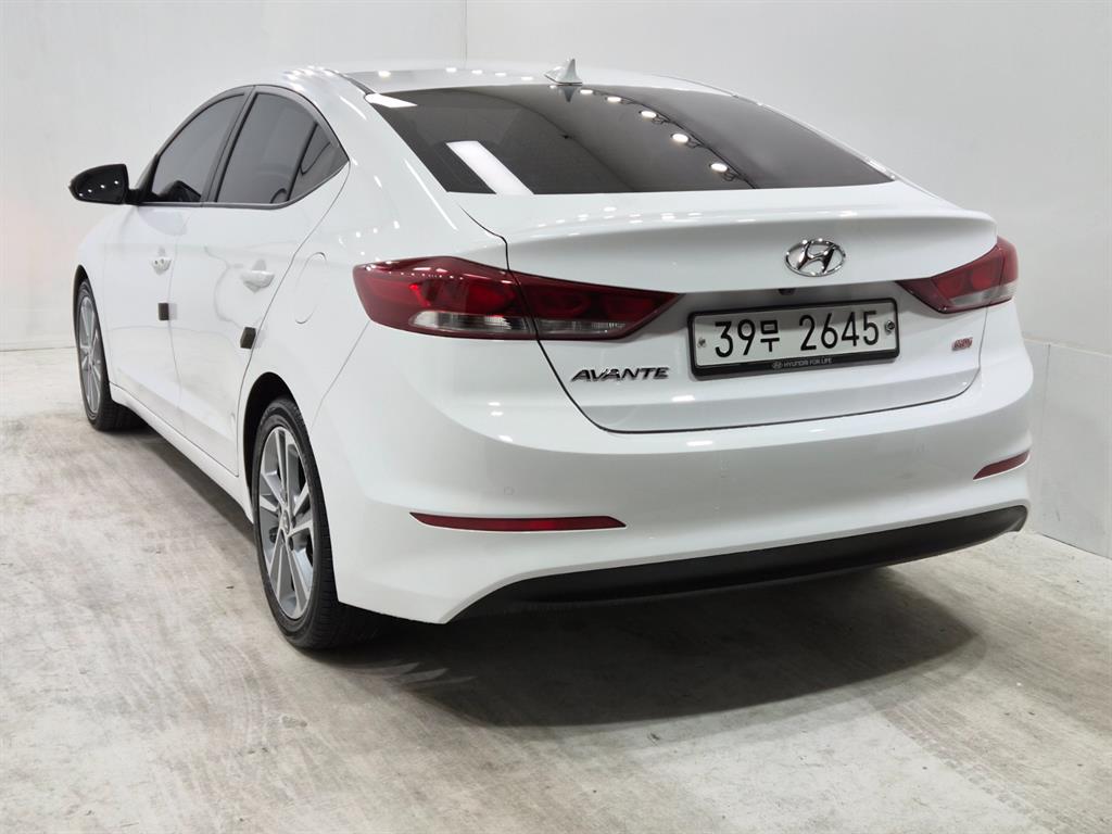 HYUNDAI Avante - Vista 4