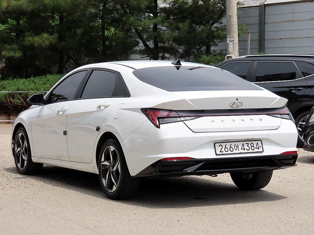 HYUNDAI Avante - Vista 3