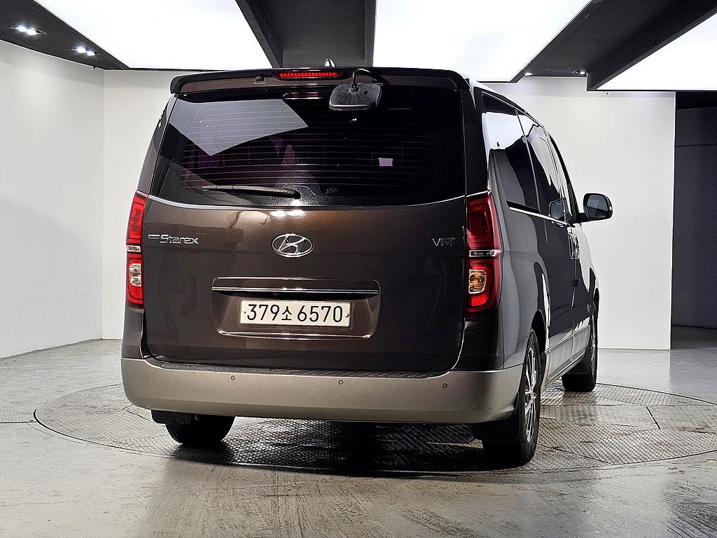 HYUNDAI Starex - Vista 3
