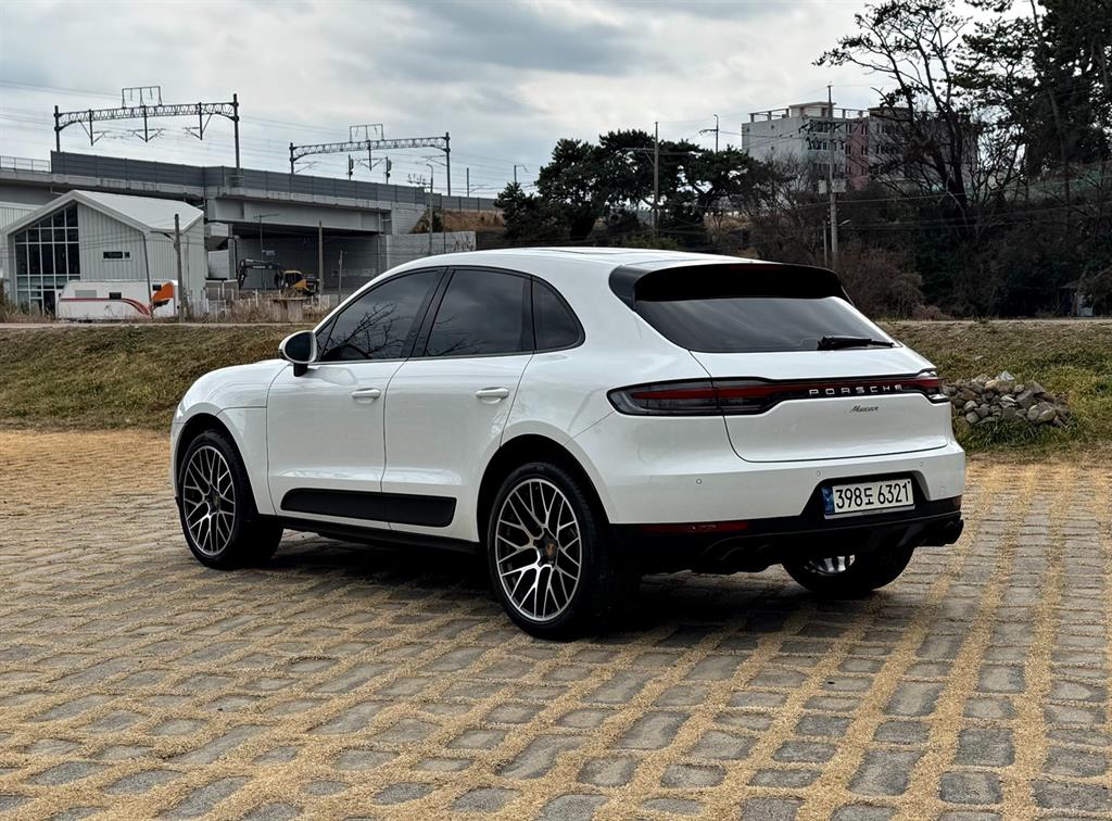 Porsche Macan - Vista 10