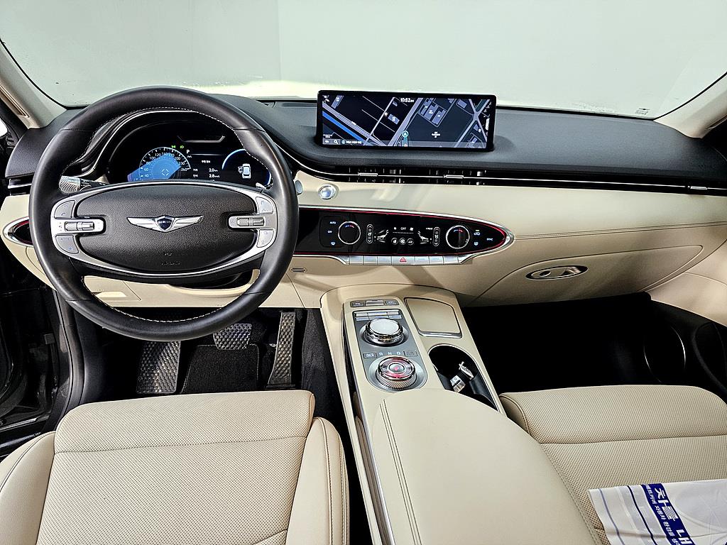 Genesis GV70 - Vista 5