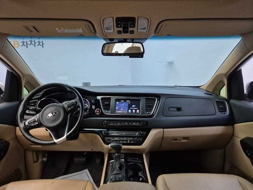 KIA Carnival - Vista 7