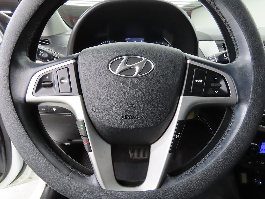 HYUNDAI Accent - Vista 8