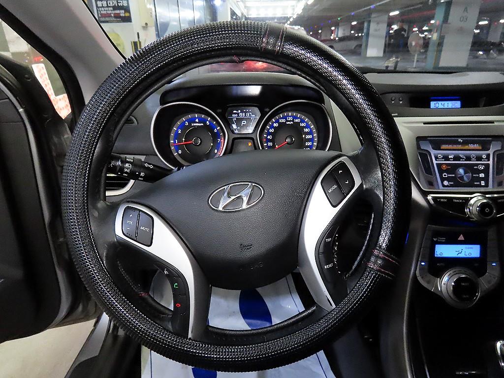 HYUNDAI Avante - Vista 8