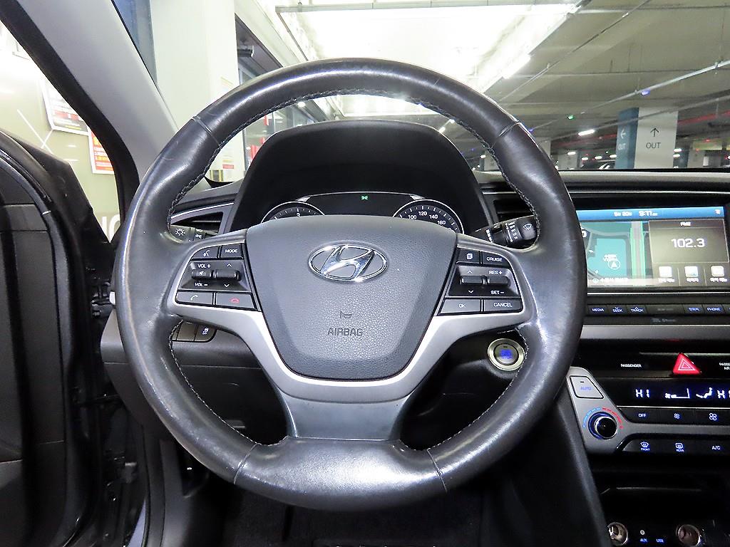 HYUNDAI Avante - Vista 8