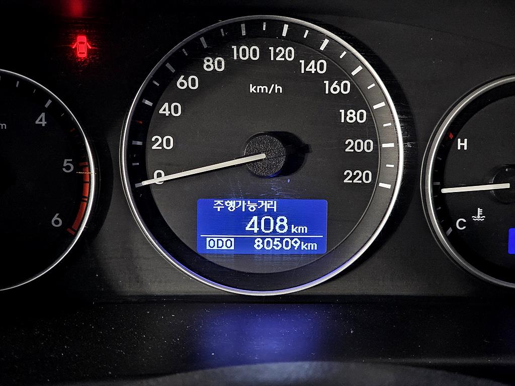 HYUNDAI Starex - Vista 7