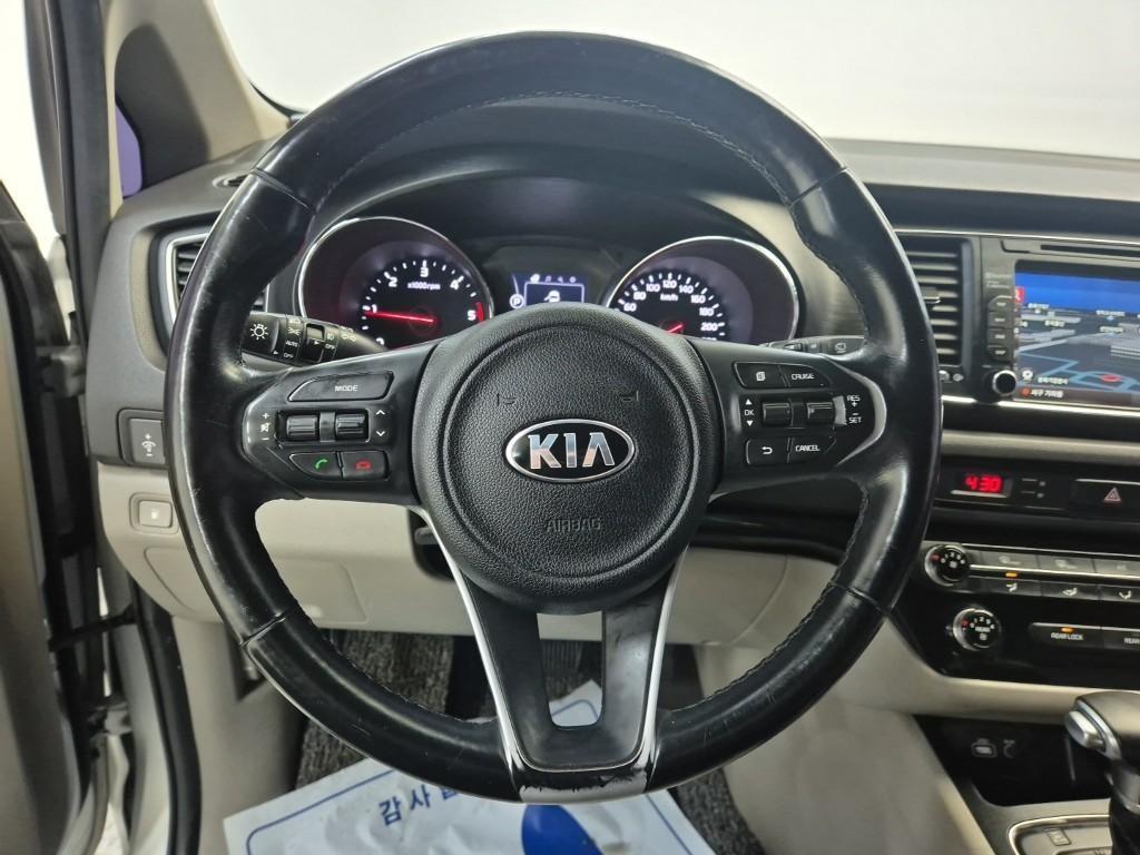 KIA Carnival - Vista 9