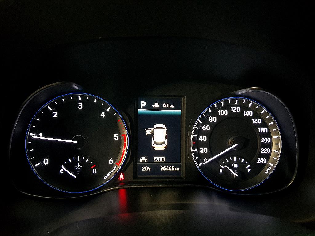 HYUNDAI Kona - Vista 7