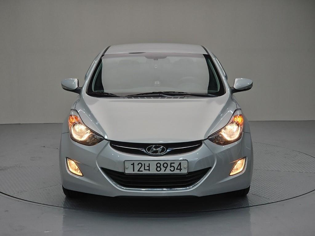 HYUNDAI Avante - Vista 2
