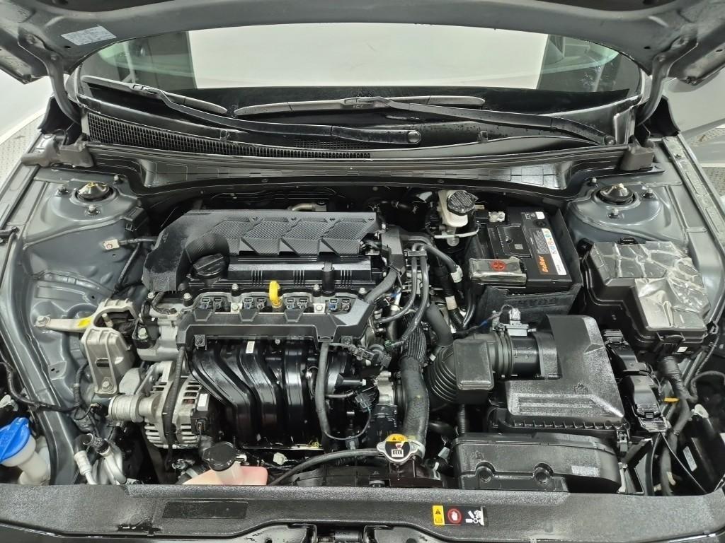 HYUNDAI Avante - Vista 5