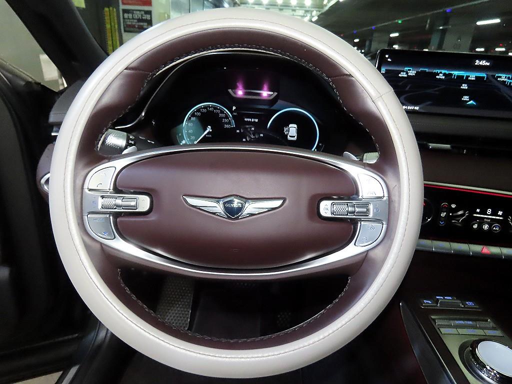 Genesis GV70 - Vista 8