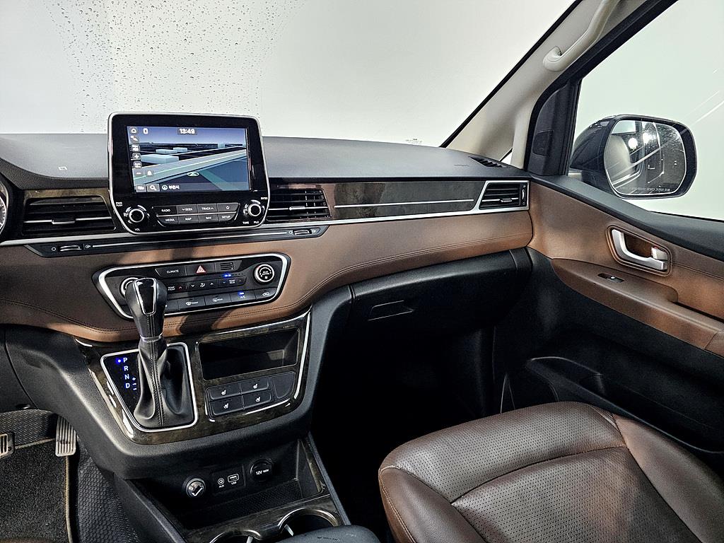 HYUNDAI Starex - Vista 10