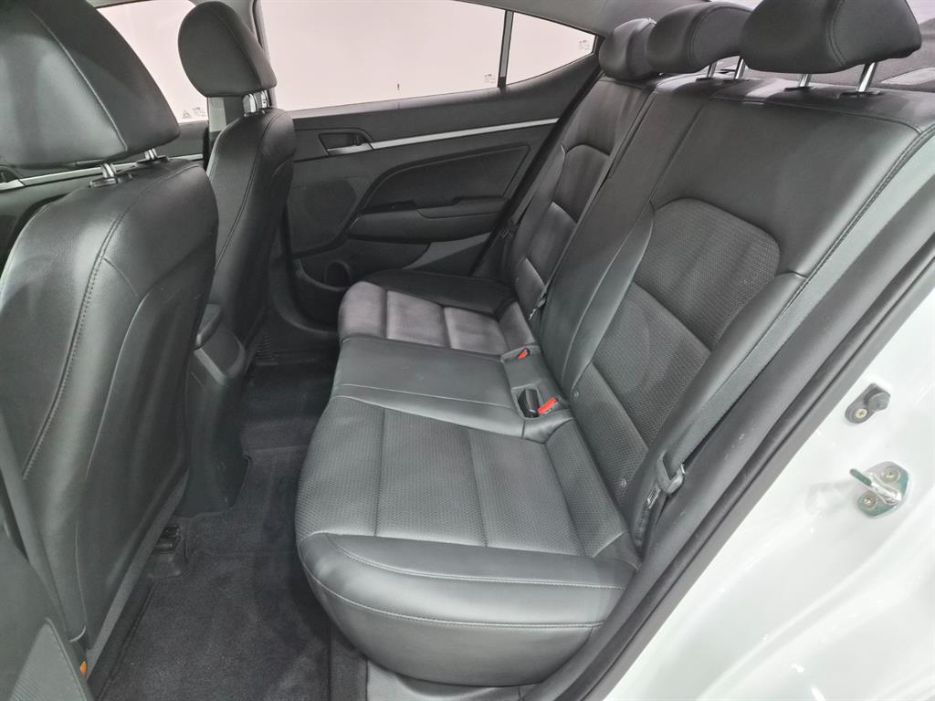 HYUNDAI Avante - Vista 5
