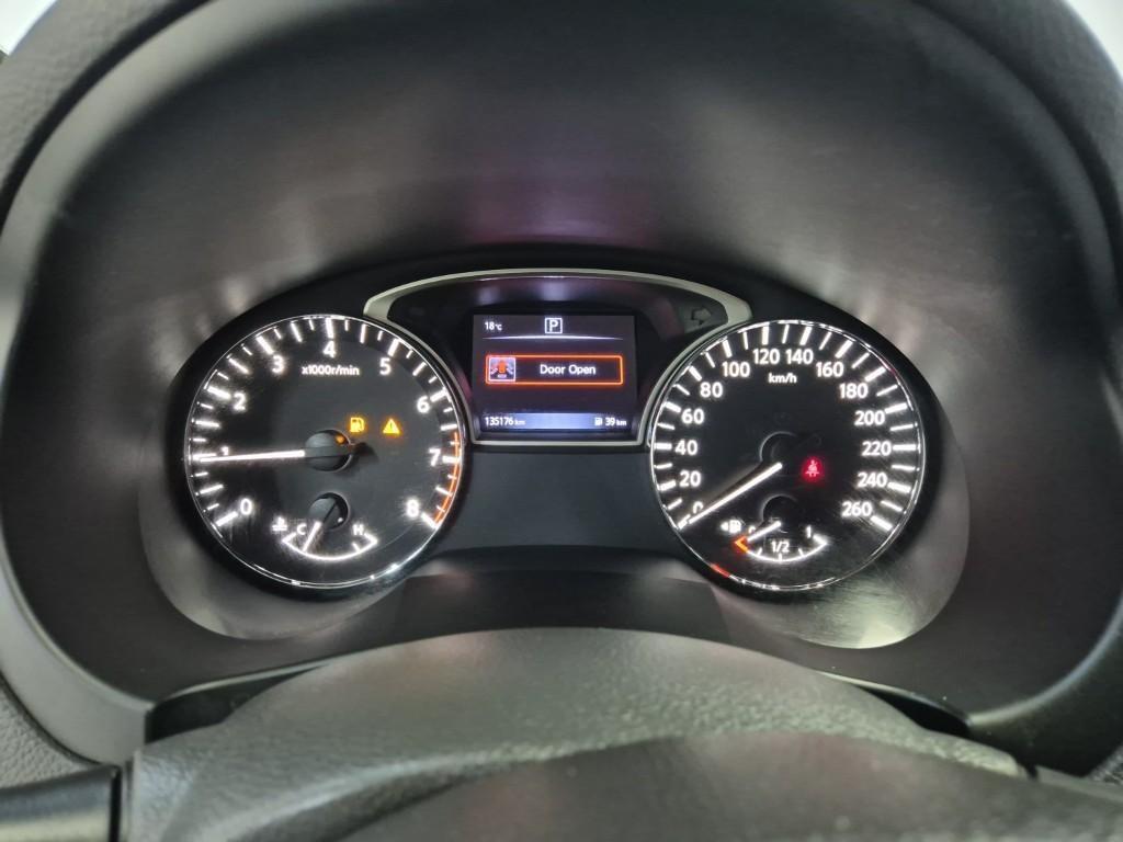 Nissan Altima - Vista 6