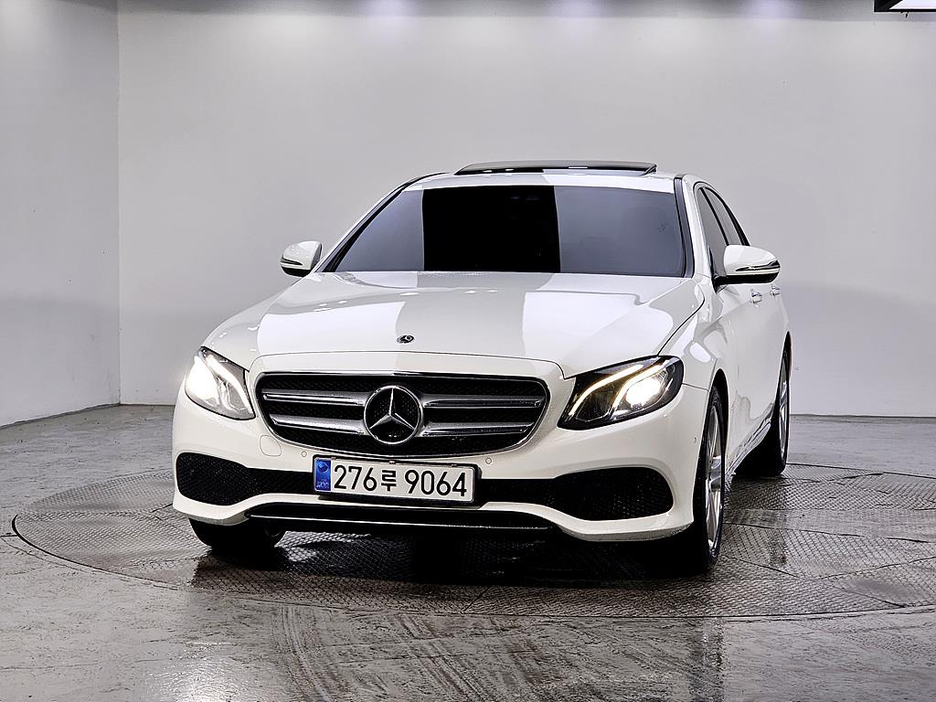 Mercedes Benz E class - Vista 2
