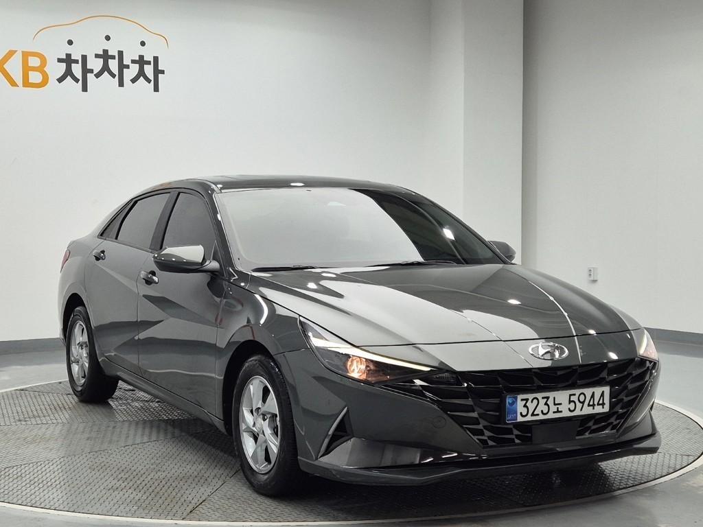 HYUNDAI Avante - Vista 2