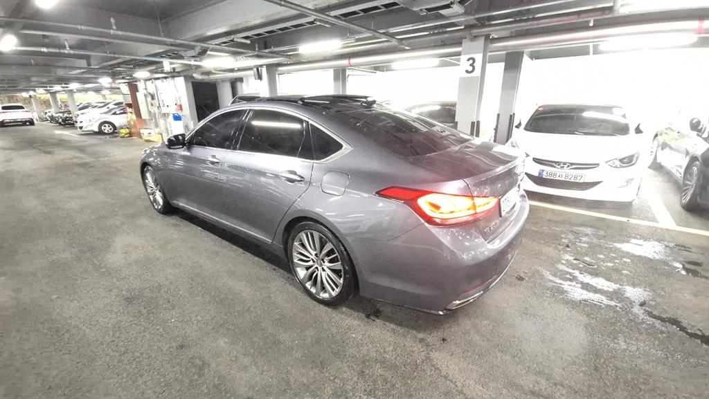 HYUNDAI Genesis - Vista 3