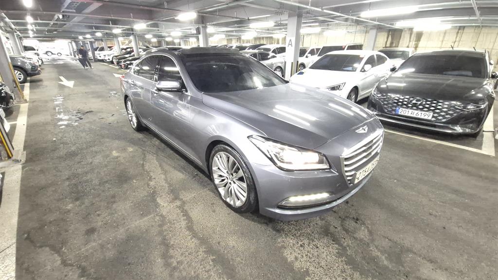 HYUNDAI Genesis - Vista 2