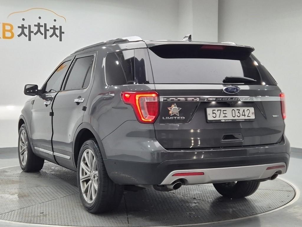 Ford Explorer - Vista 2
