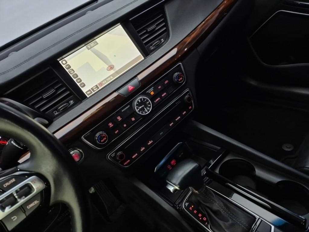 KIA K7 - Vista 10