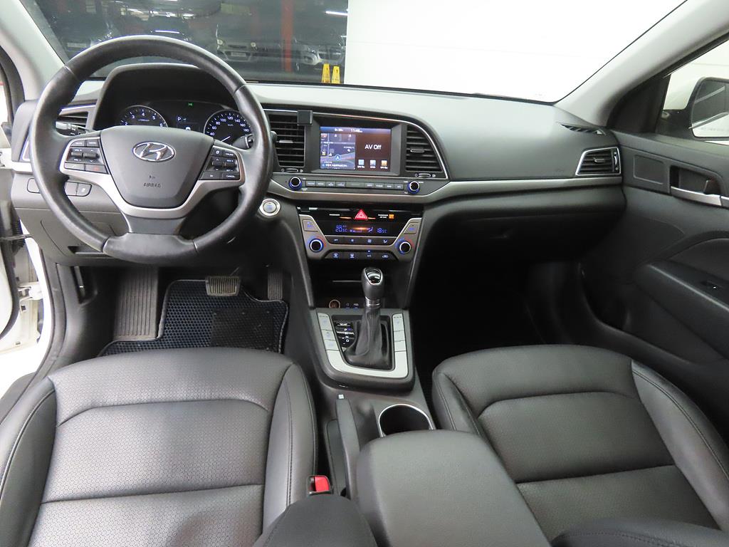 HYUNDAI Avante - Vista 7