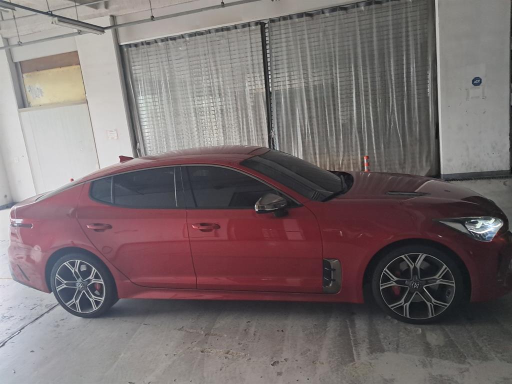 KIA Stinger - Vista 2