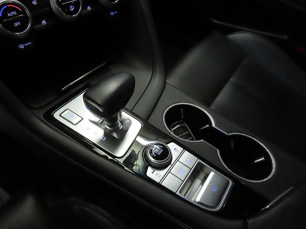 Genesis G70 - Vista 12