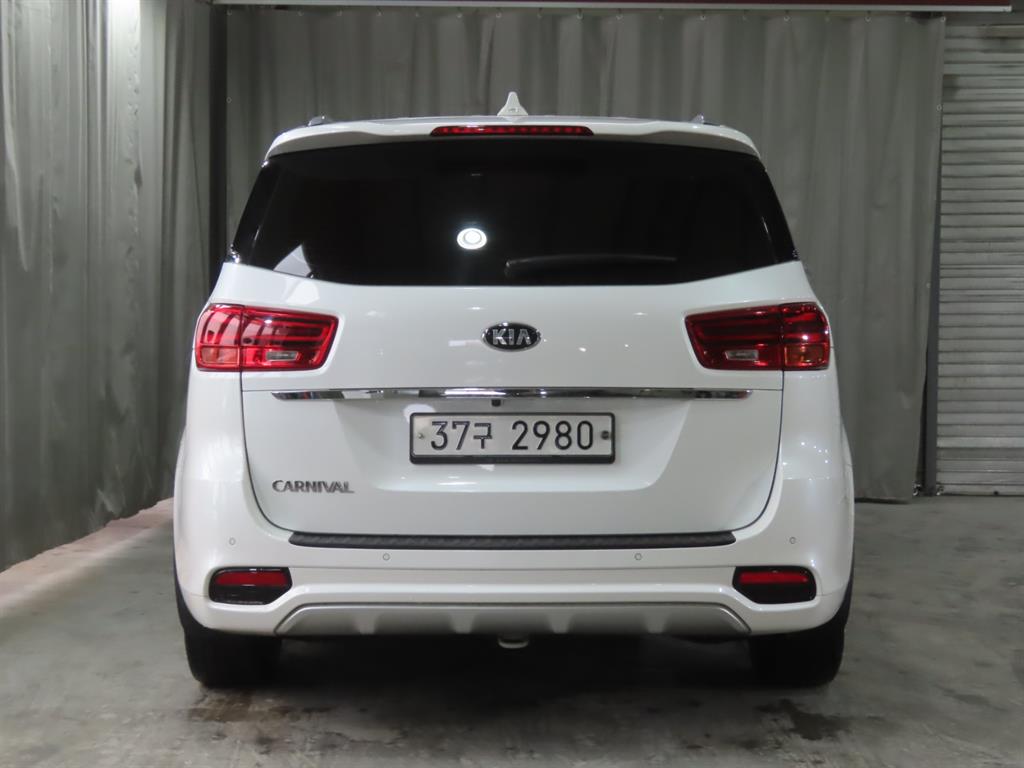 KIA Carnival - Vista 5
