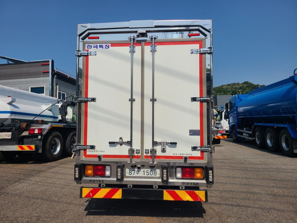 medium and large cargo truck - Vista 6