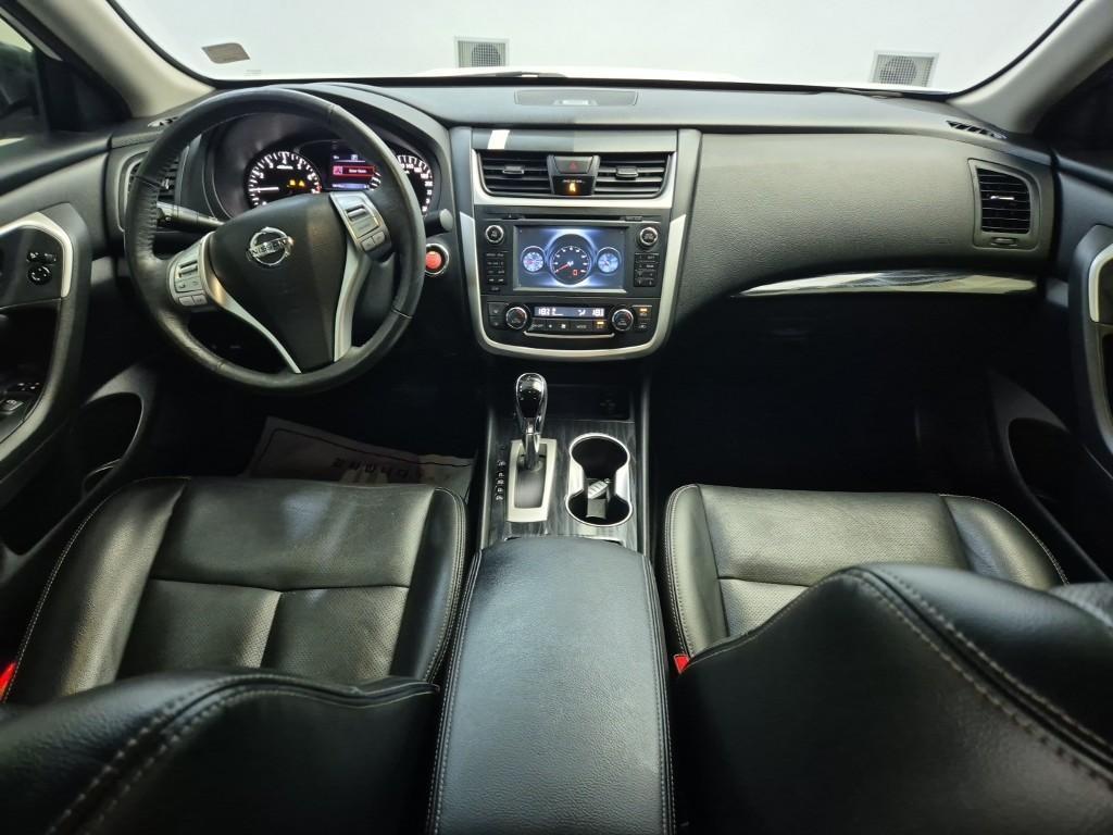 Nissan Altima - Vista 7