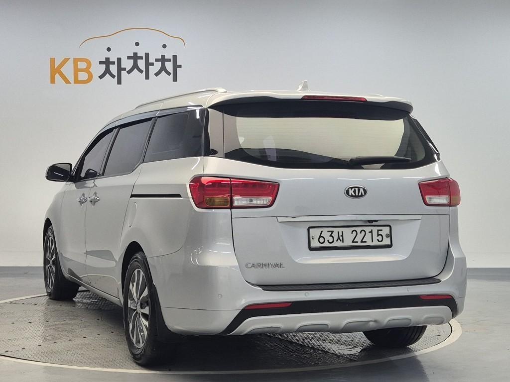 KIA Carnival - Vista 2