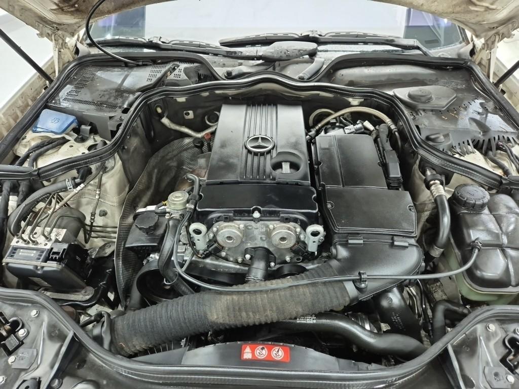 Mercedes Benz E class - Vista 5