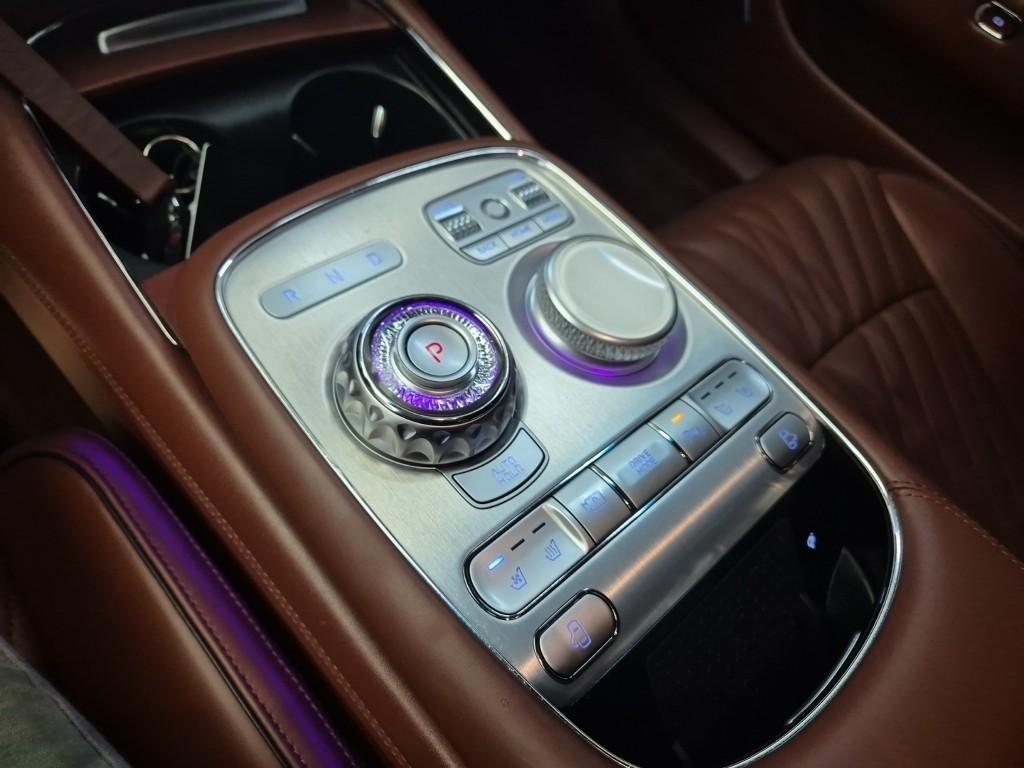 Genesis G90 - Vista 8