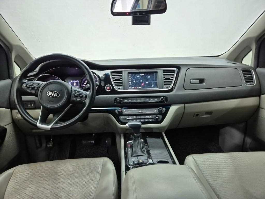 KIA Carnival - Vista 7