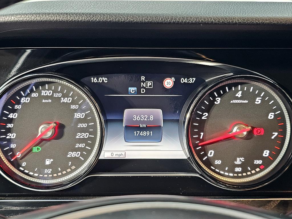 Mercedes Benz E class - Vista 7